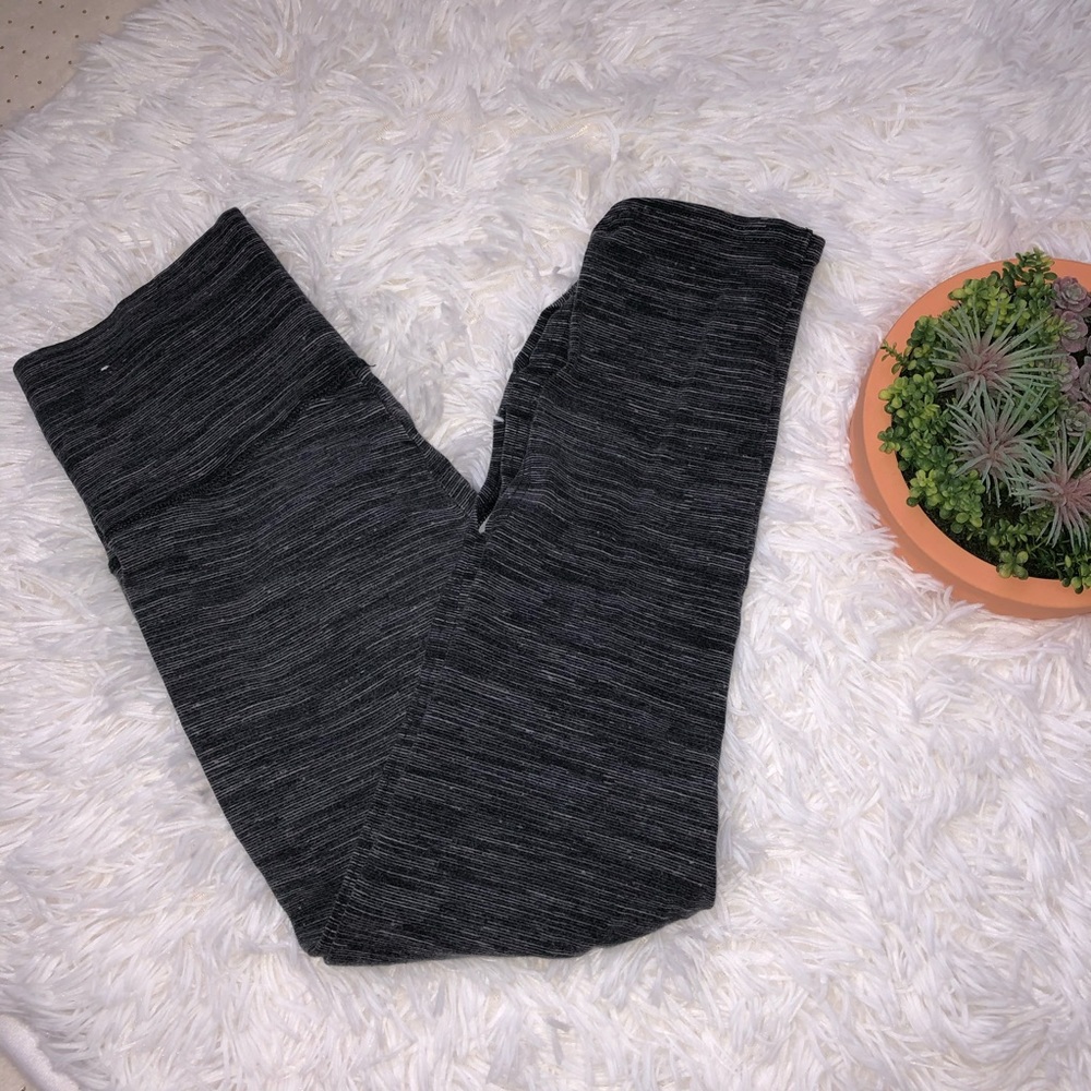 Aerie Chill. Play. Move. 3/4 Crop Gray Leggings - Picture 6 of 10